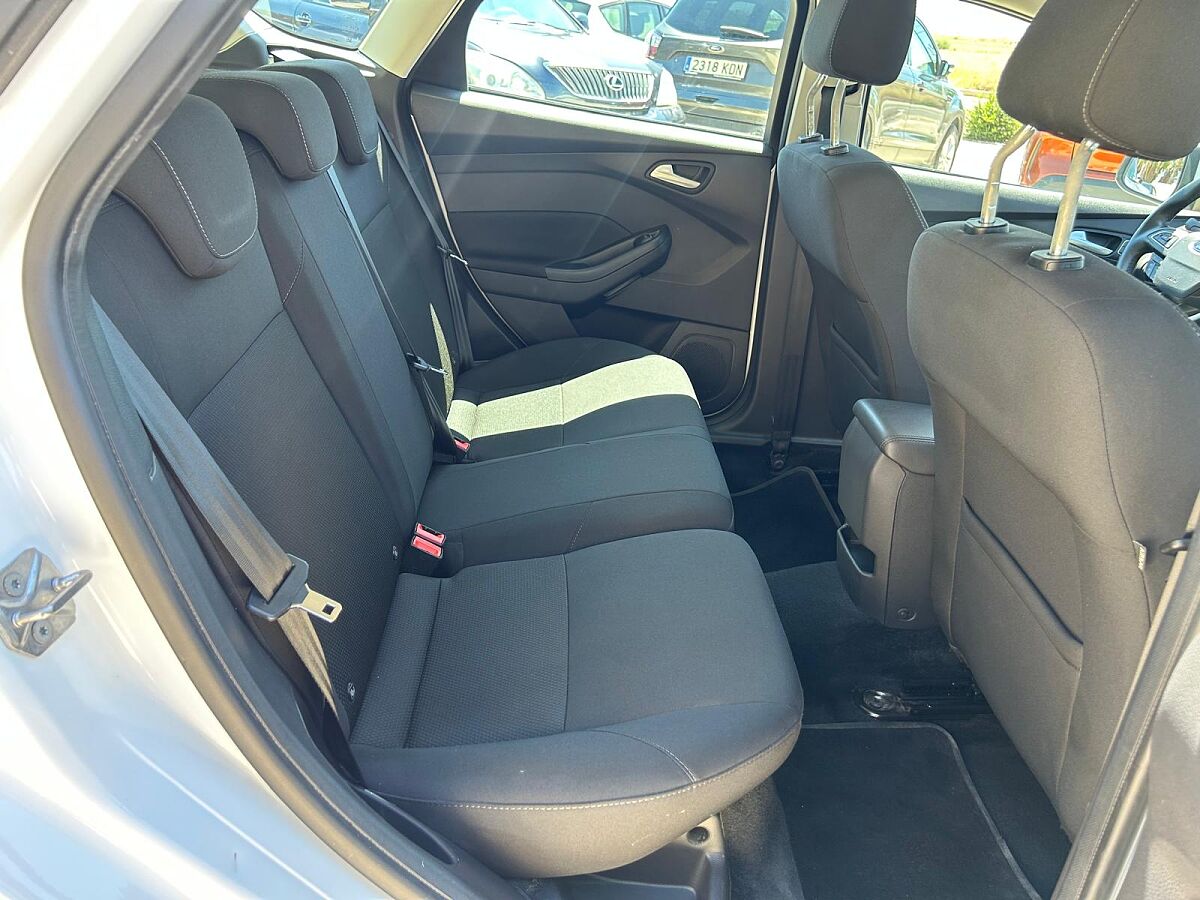 FORD FOCUS BUSINESS 1.5 TDCI AUTO SPANISH LHD IN SPAIN 105000 MILES SUPERB 2016